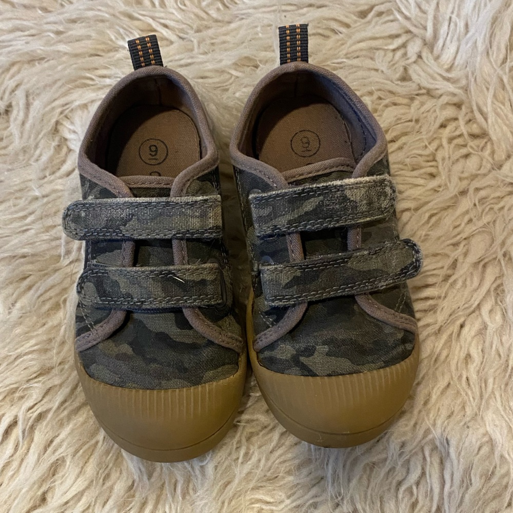Cat and Jack size 9K toddler sneakers green khaki camouflage